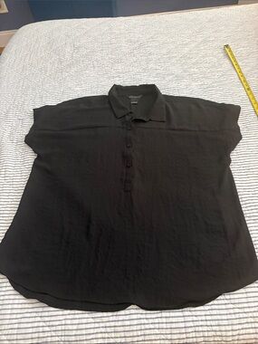 Investments Women's Black Short-Sleeve dress shirt, light weight size large